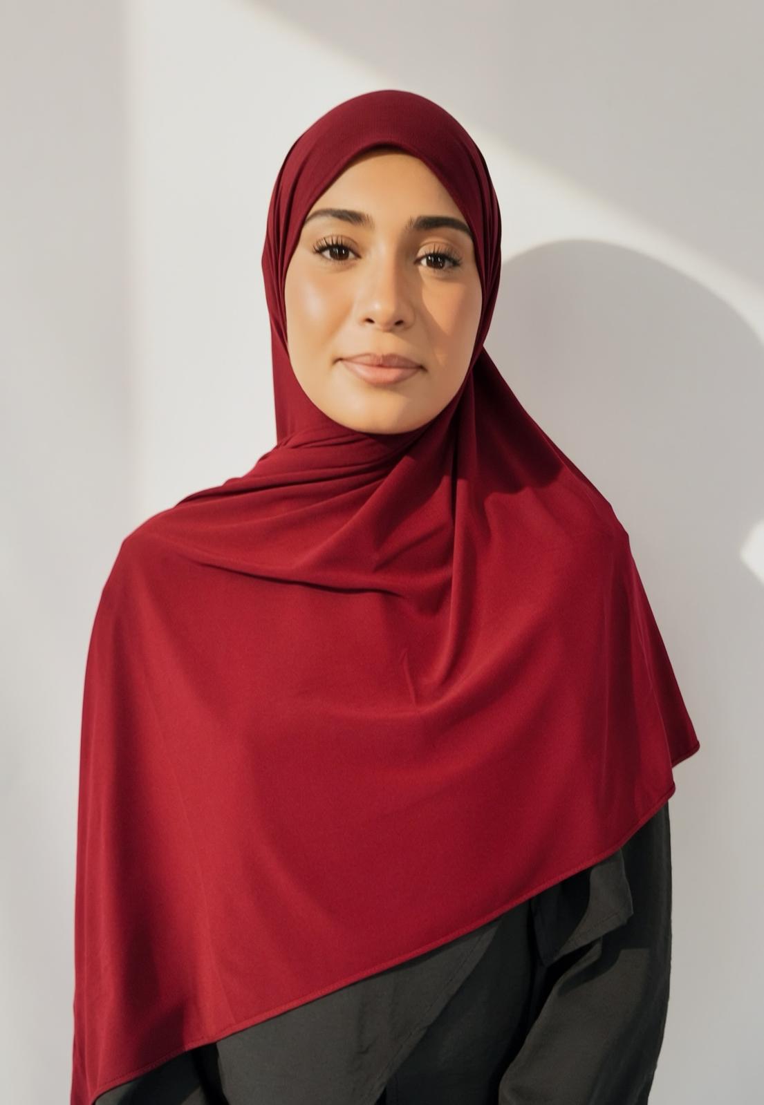 Hijab Jersey Premium bordeaux AZEL Paris porté de face