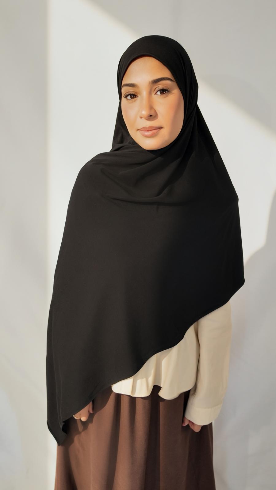 Hijab Jersey Premium noir AZEL Paris porté de face